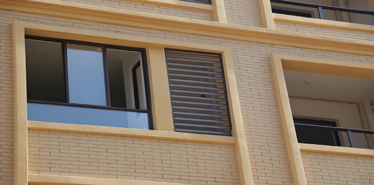 房屋外墻門窗滲水、開裂修繕！(圖1)